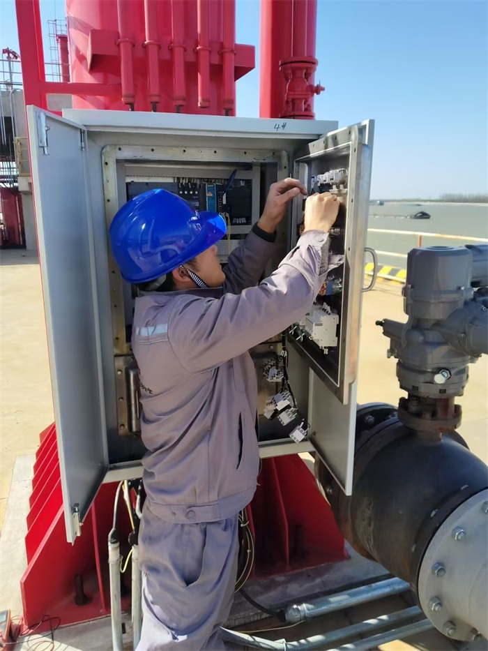 我司專(zhuān)業(yè)團(tuán)隊(duì)安裝改造現(xiàn)場(chǎng)